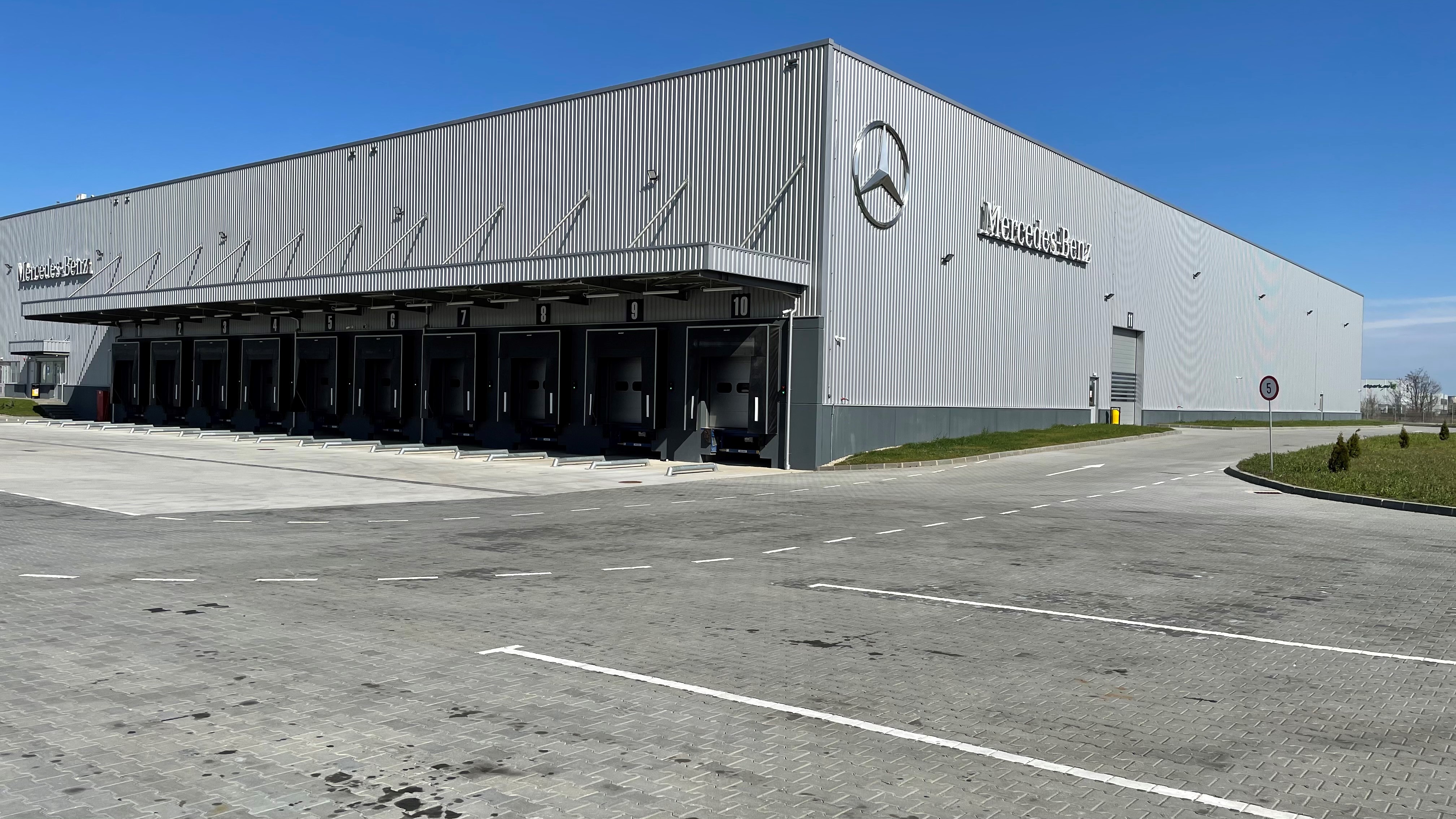 Centrul Logistic Mercedes-Benz ocupă o suprafață de peste 7.000 de metri pătrați. / Foto: Mercedes-Benz România