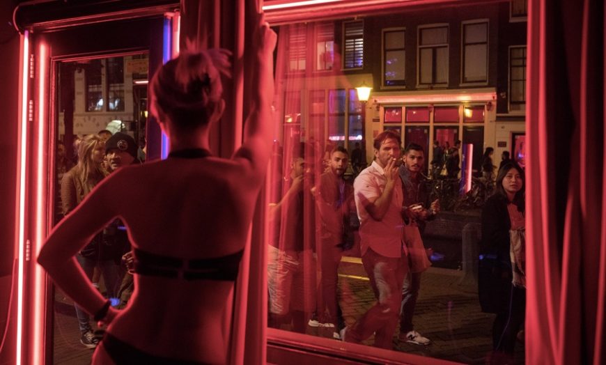 Prostituatelele din Olanda pot să primească din nou clienți. / Foto: happymag.tv