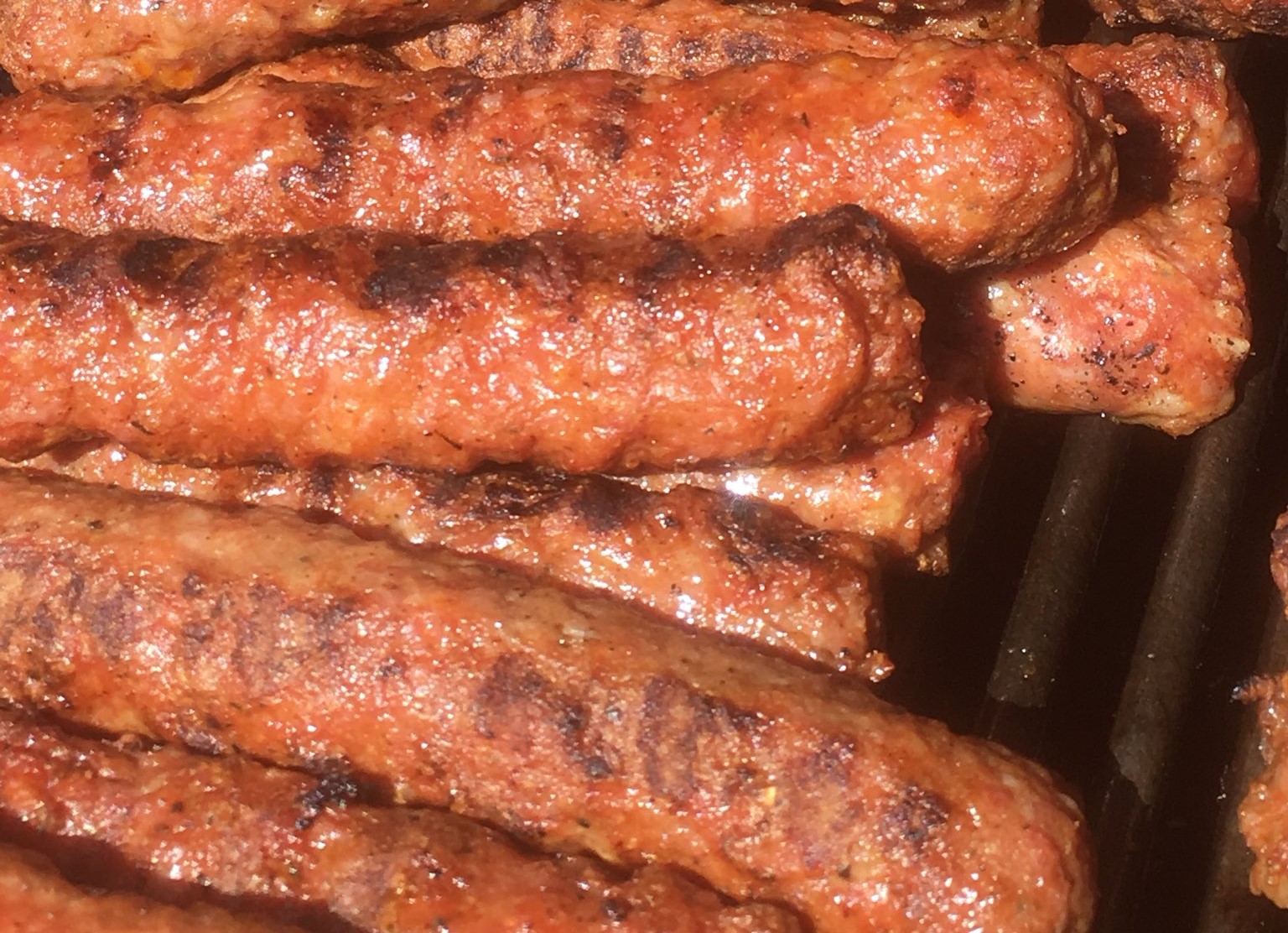 78 de kilograme de mici au fost opriți de la vânzare. Foto: Twitter