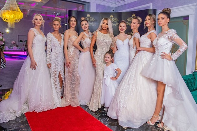Sofia Natalia, fetița Biancăi Drăgușanu, pe catwalk la 5 anișori. / Foto: click.ro