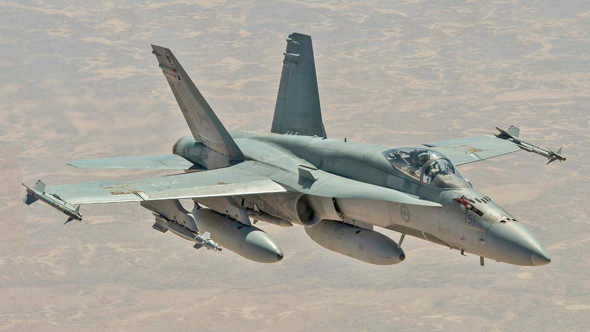 Șase avioane CF-188 Hornet ale Forţelor Aeriene Regale Canadiene, pregătite să apere cerul României. / Foto: ctnews.ro