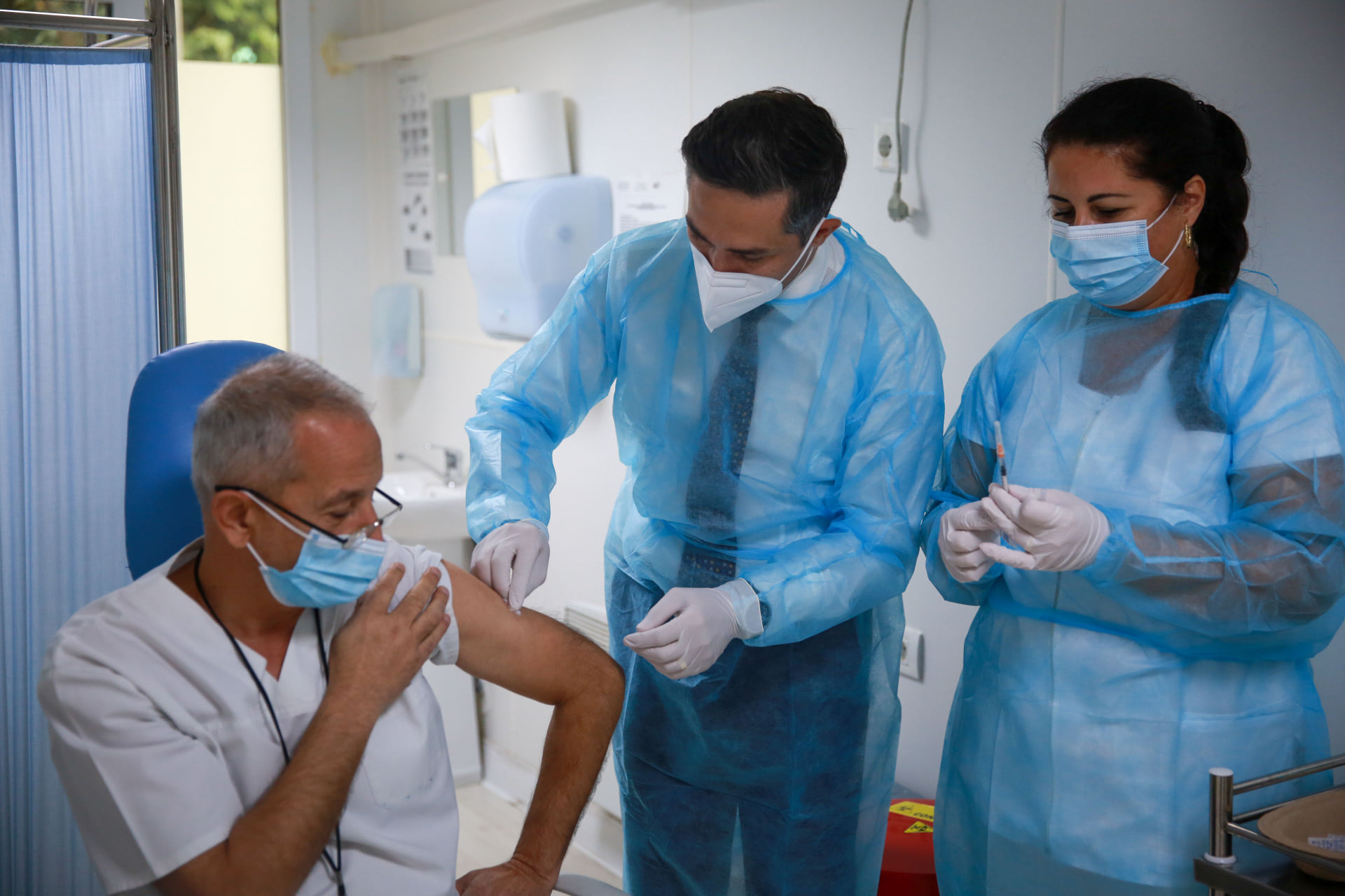 Valeriu Gheorghiță a anunțat administrarea dozei patru de vaccin anti-COVID-19/FOTO: Facebook/RoVaccinare