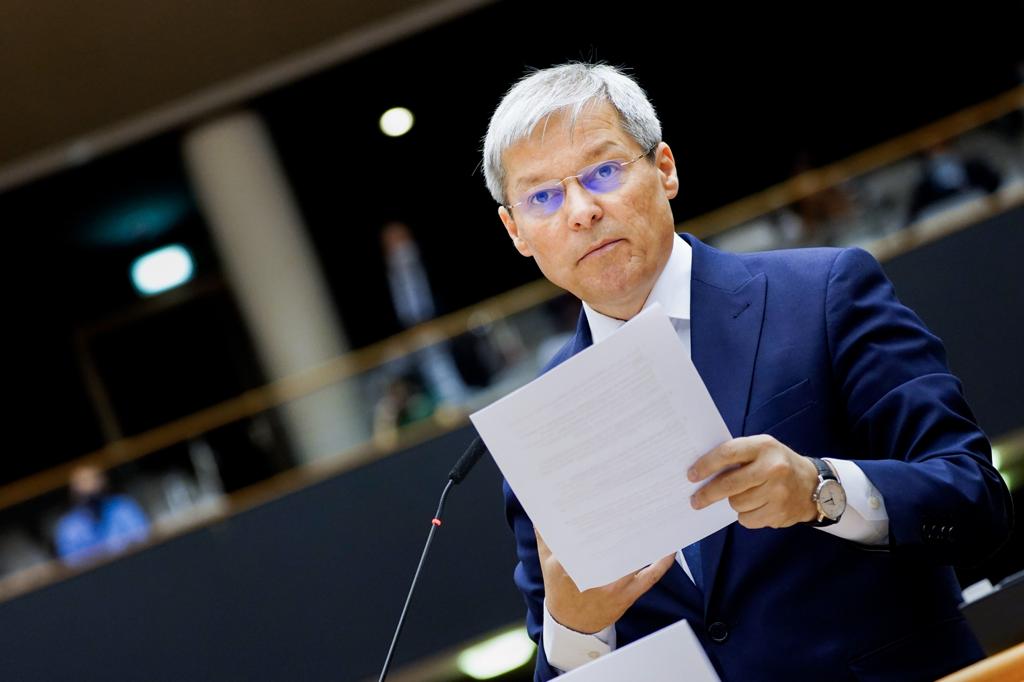 Dacian Cioloș este pregătit să voteze imediat, dacă guvernul său este votat. FOTO: Facebook