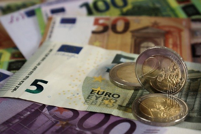 Ratele la bănci, în creștere continuă. Indicele ROBOR la trei luni a urcat la 2,11% pe an/FOTO: Unsplash