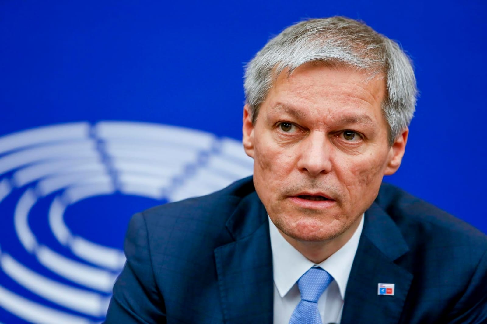 Dacian Cioloș merge înainte. Prezintă duminică miniștrii guvernului său. Foto PLUS