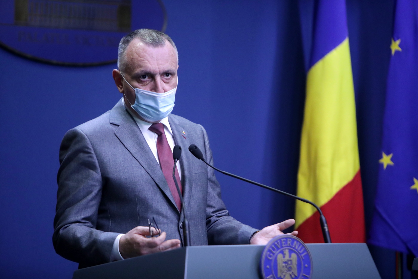 Elevii nu au teste de salivă pentru lunea viitoare. Cîmpeanu îi cere lui Arafat să rezolve situația / gov.ro