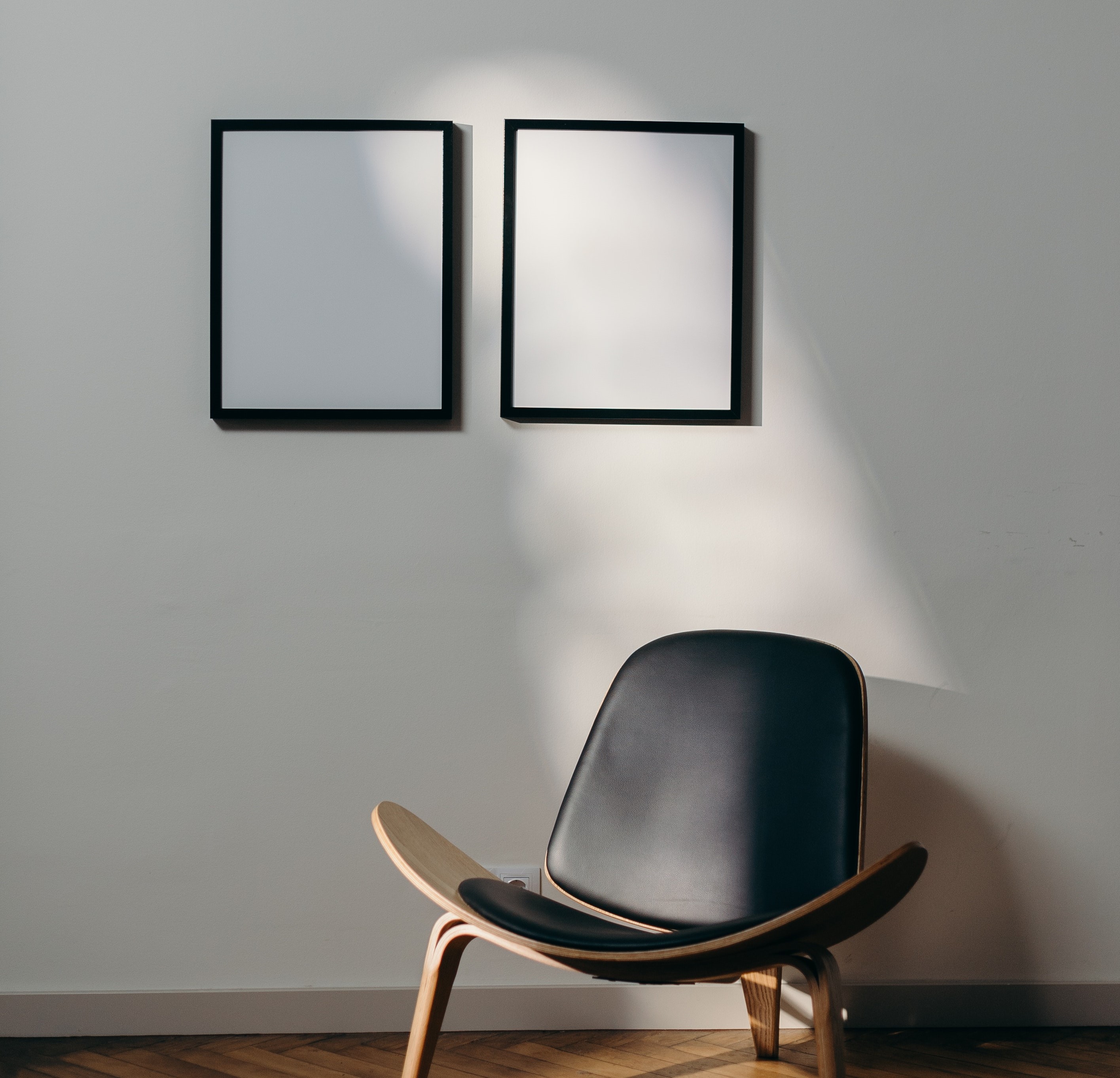 Tablourile nu au mai ajuns în galerie. FOTO: Pexels.com