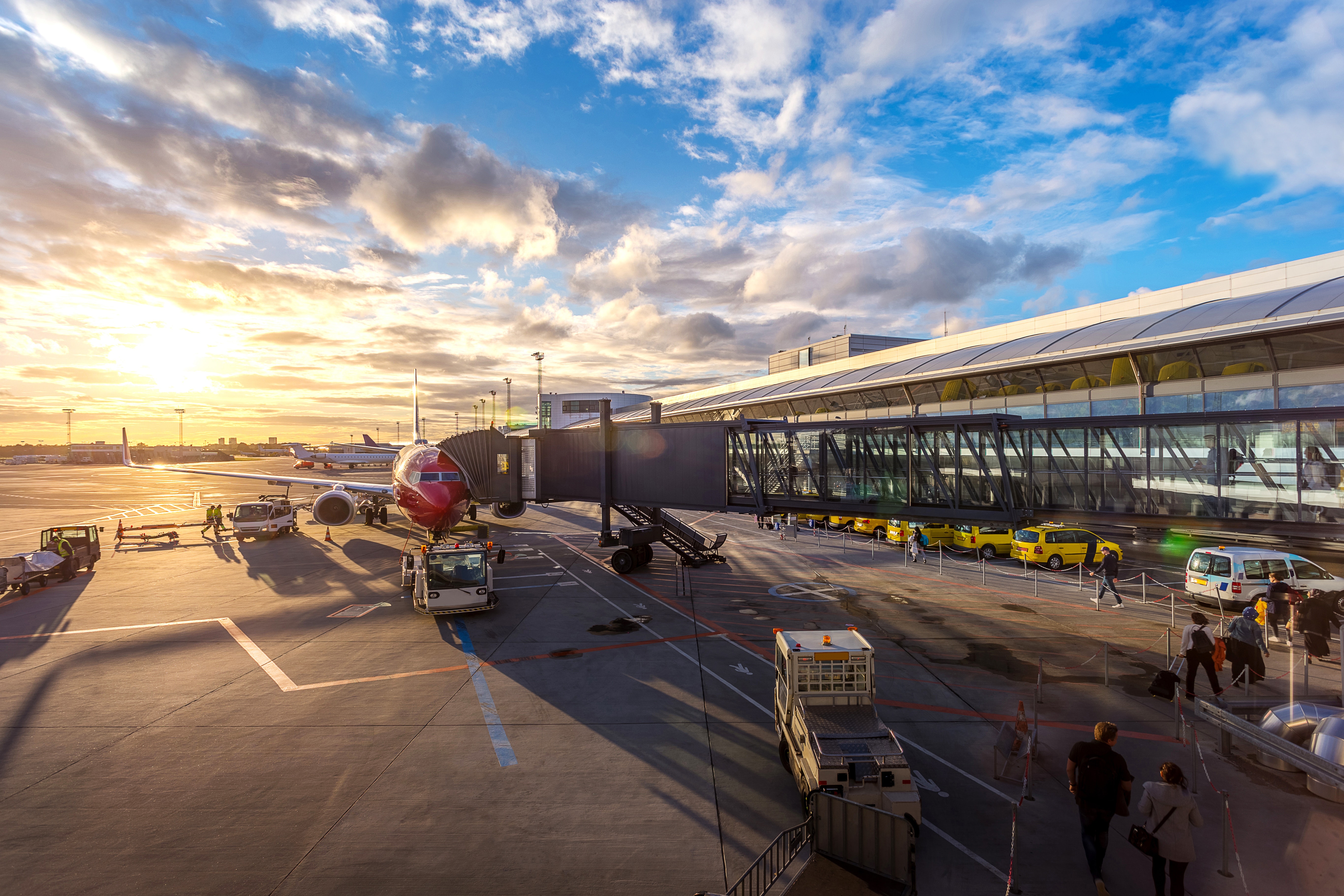 Rețeaua 5G pentru telefoane poate afecta aparatura avioanelor, spun experții. FOTO: Pexels.com