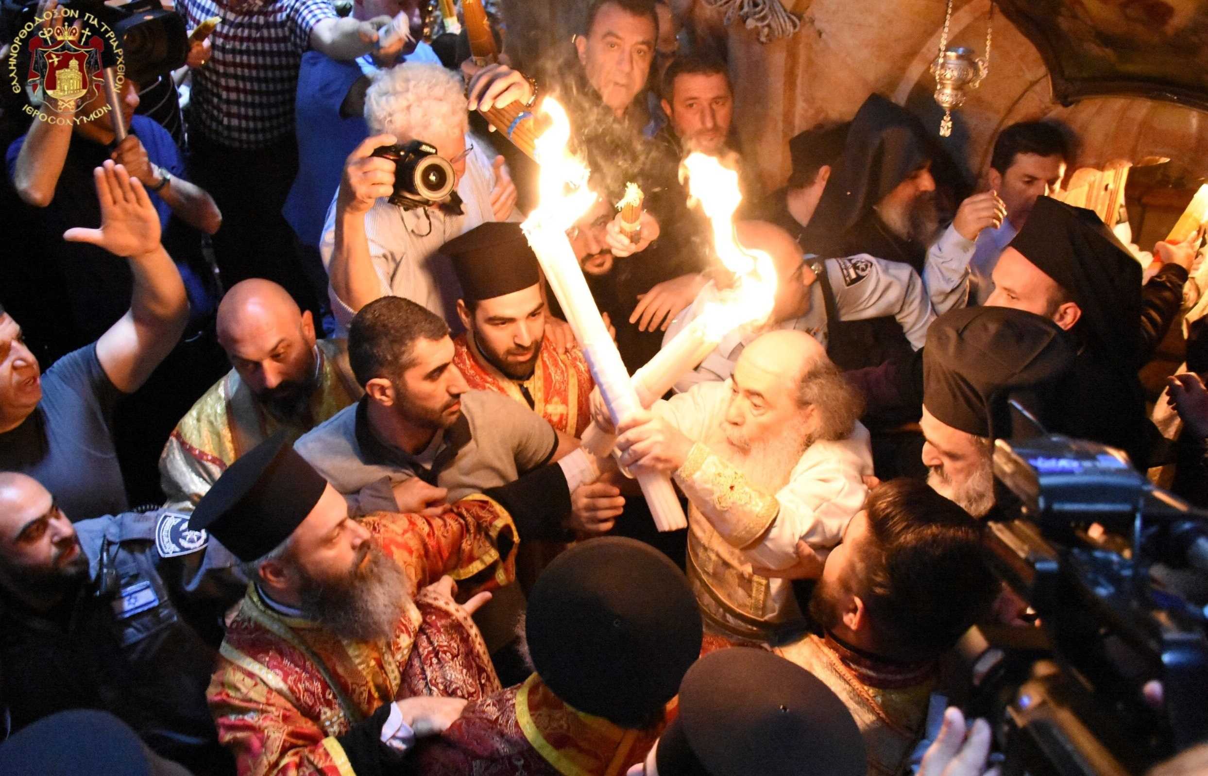 Sfânta Lumină de la Ierusalim a ajuns în România / basilica.ro
