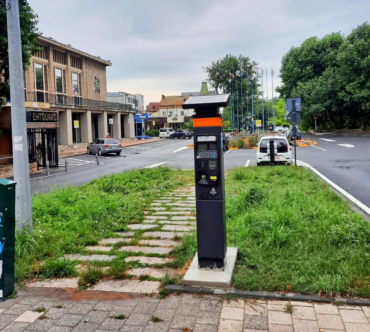 Primăria Constanța se pregătește de sezon montând 45 de automate pentru parcare. / Foto: Primăria Constanța, Facebook