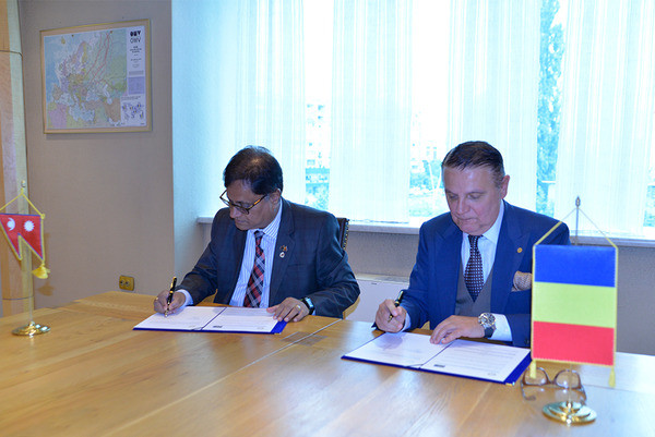 Memorandumul a fost semnat de către secretarul general al CCIR, Ovidiu Silaghi, și președintele Camerei Economice Europene – Nepal și consulul onorific al României în Nepal,. Narayan Bajaj Foto: NWR