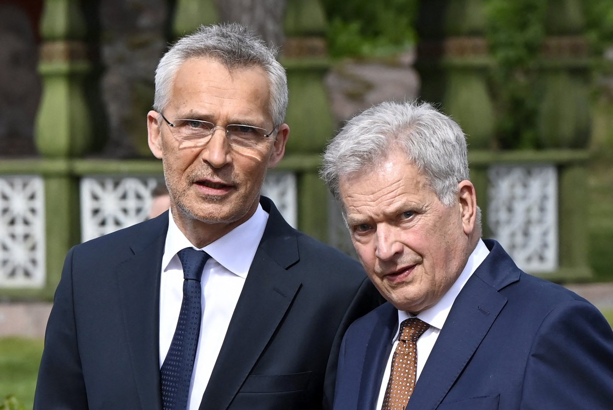 Secretarul general al NATO, Jens Stoltenberg, a fost primit duminică de preşedintele finlandez Sauli Niinisto - Foto: Profimedia Images