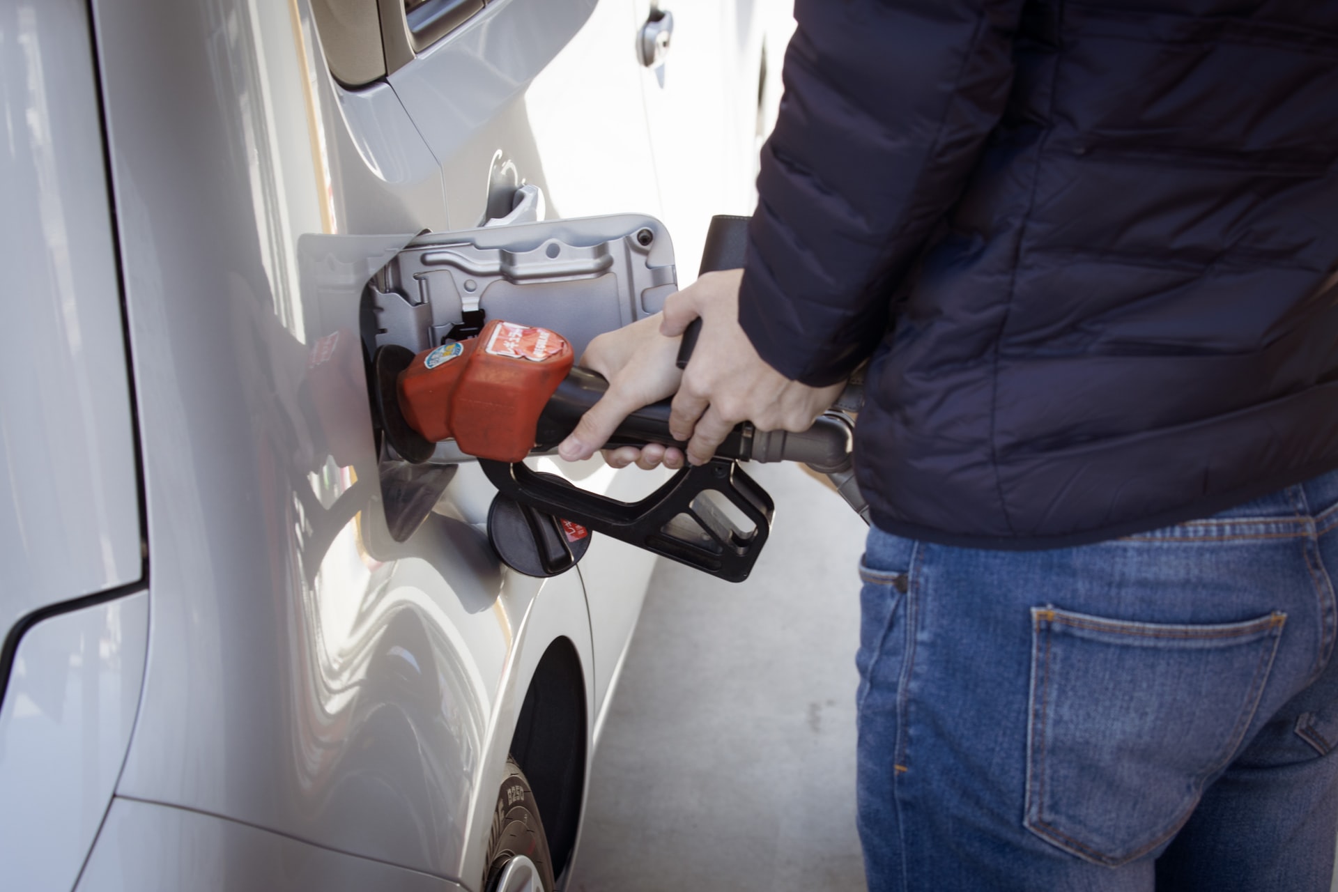 Carburanții sunt în continuă creștere. Un plin costa cu 50% mai mult față de anul trecut/FOTO: Unsplash