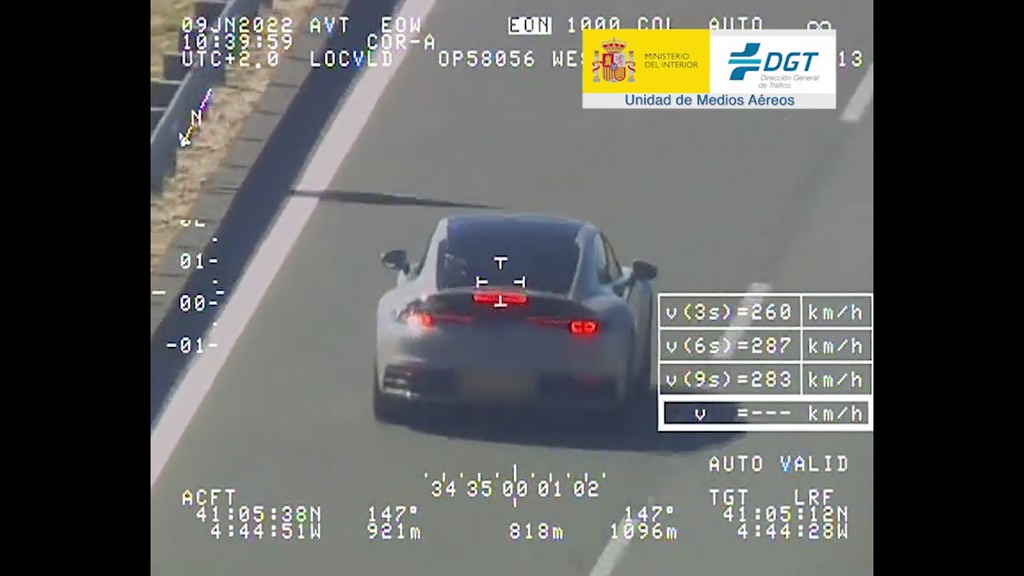 Un șofer de Porsche 911, surprins cu 287km/h din elicopter ca în „Furios și iute”. / Foto: captură video