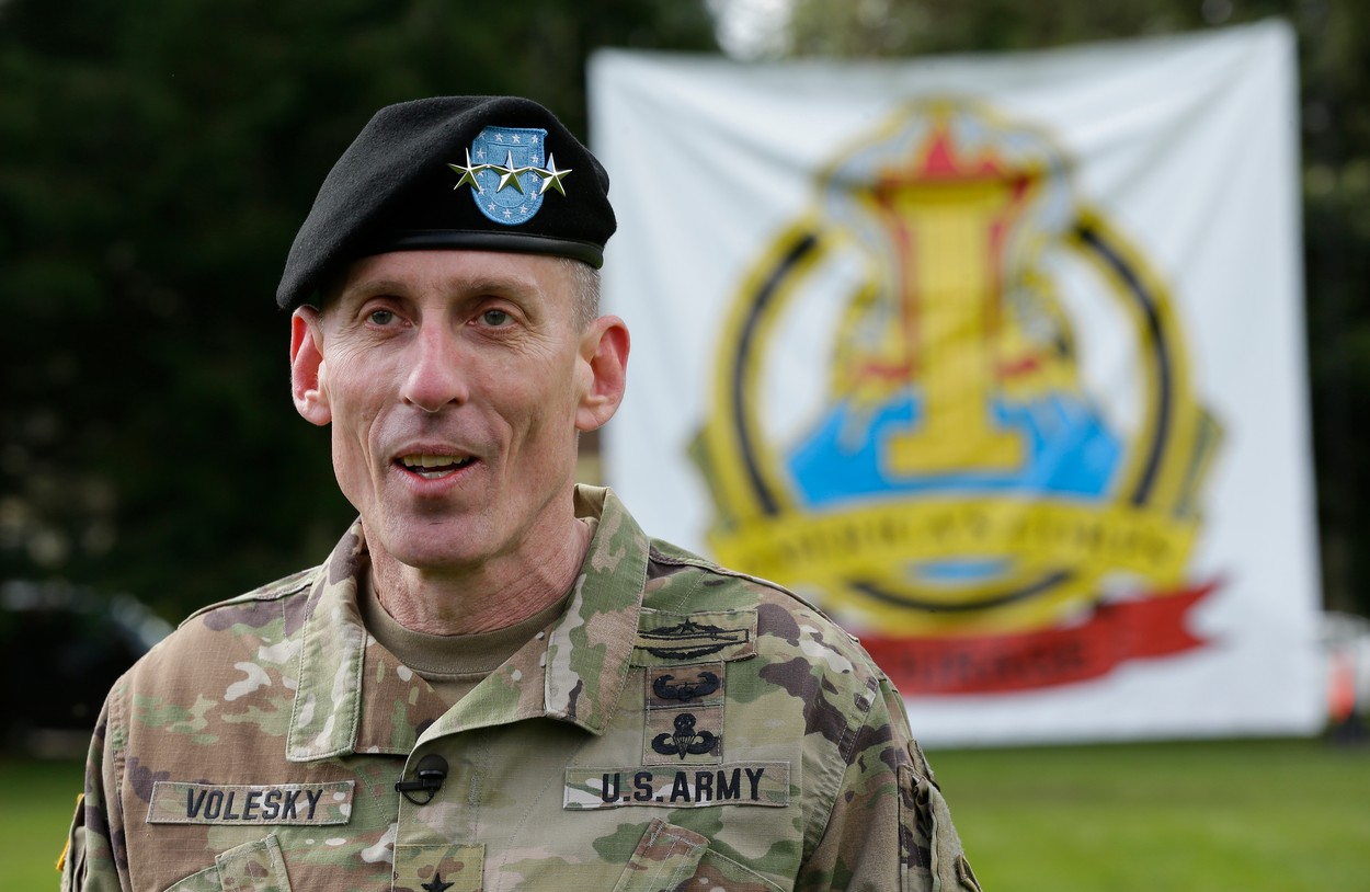 Generalul Gary Volesky, care a ironizat o postare despre avort a Primei Doamne, anchetat de Armata SUA Foto: profimediaimages