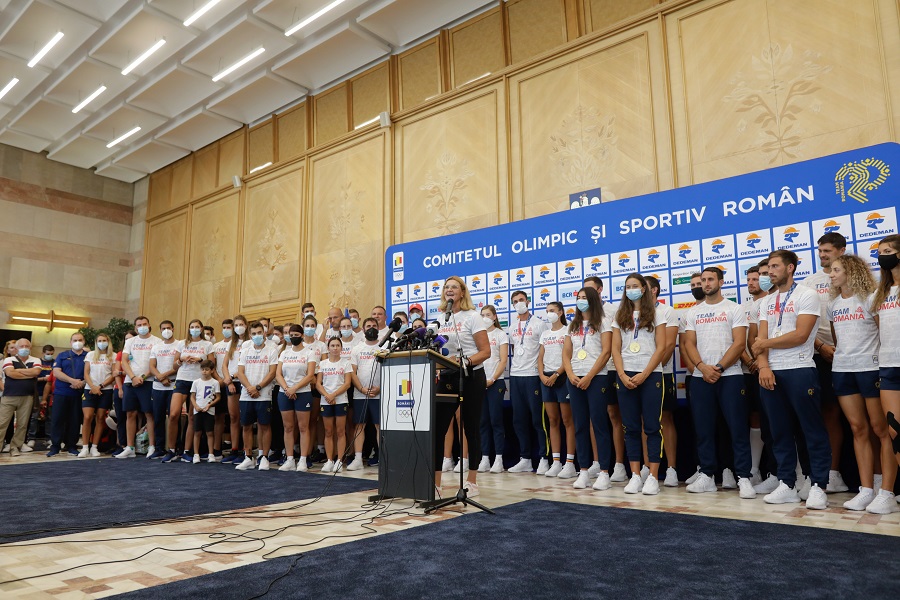Niciun oficial al Ministerului Sportului nu i-a întâmpinat pe campionii de la canotaj Foto: INQUAM Photos/George Călin