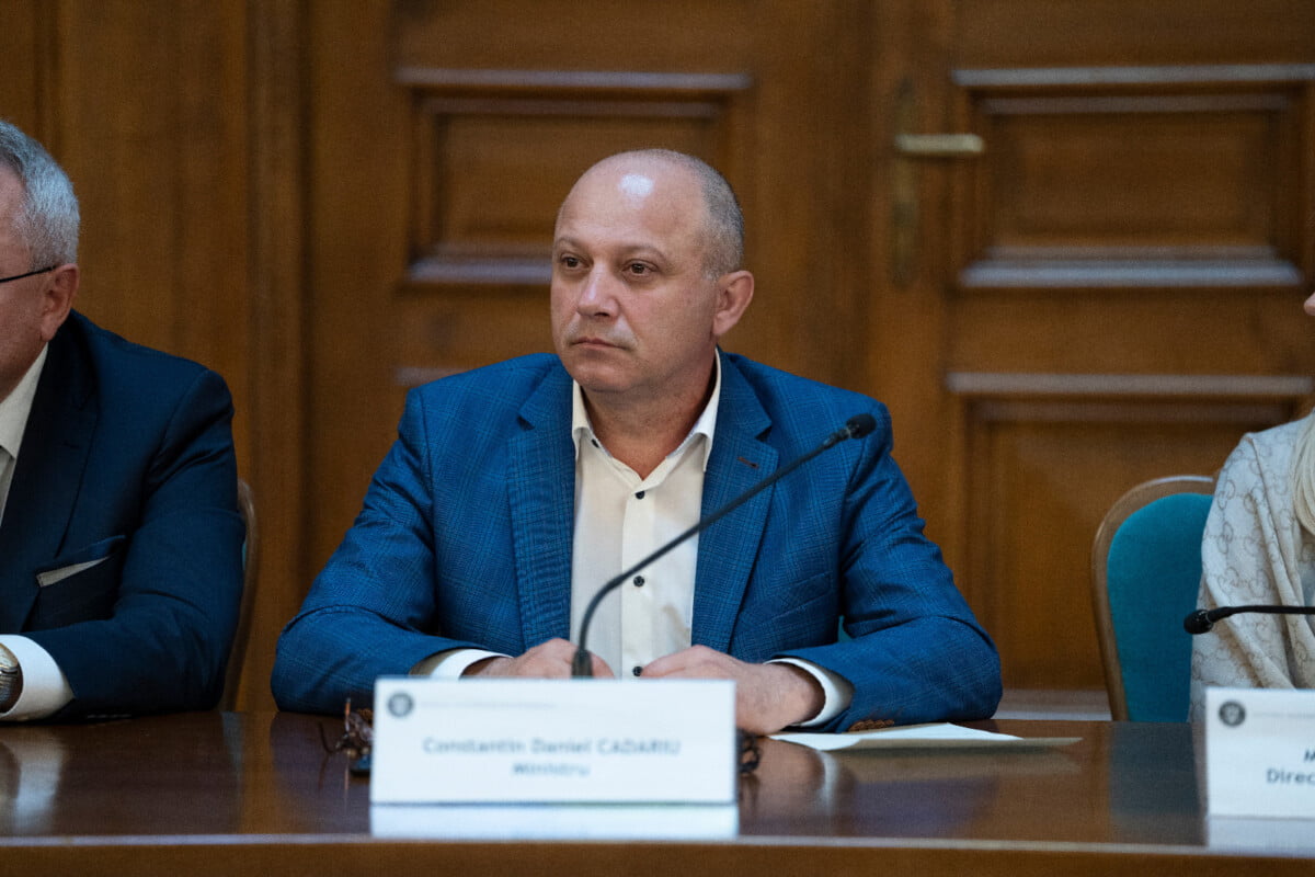 Ministrul cadariu - FOTO: gov.ro