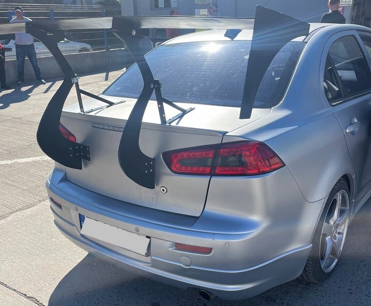 Un român a vrut să omologheze la RAR „mașina zburătoare”. / Foto: Registrul Auto Român Oficial, Facebook