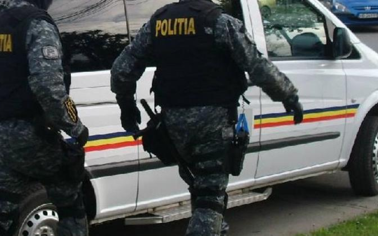 Percheziții de amploare la o rețea interlopă care se ocupa cu trafic de droguri, țigări și migranți - FOTO: Digi24
