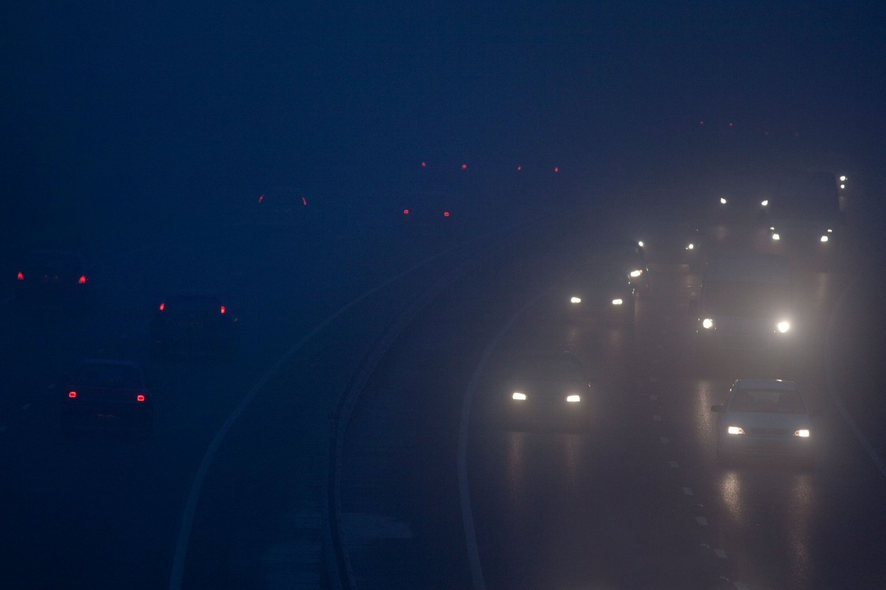Cod galben de ceață densă până la ora 23:00. Mai multe zone ale țării sunt afectate - FOTO: Profimedia