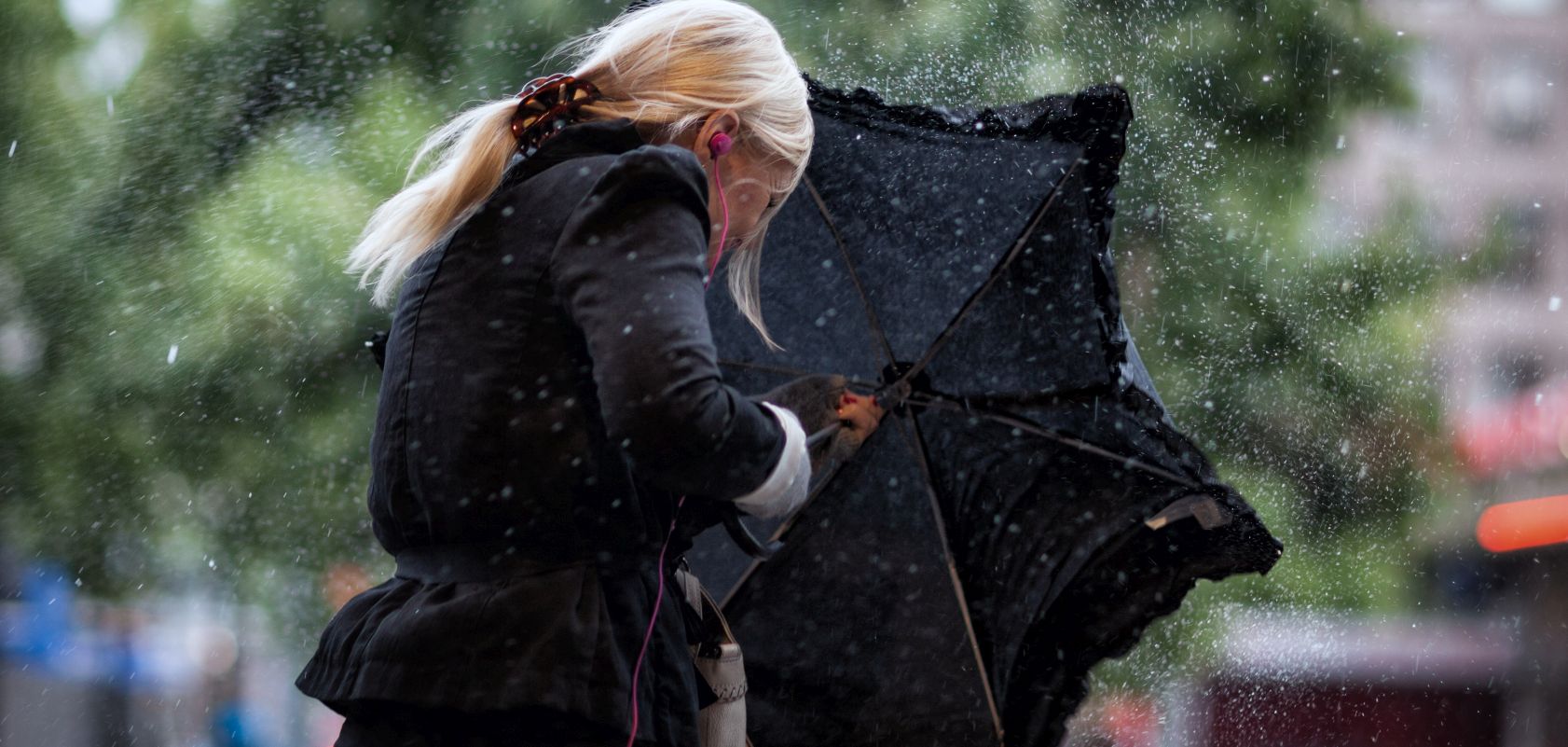 Meteorologii anunţă cod portocaliu și galben de ploi torențiale și viscol, inclusiv în București - Foto: Ulf Bodin