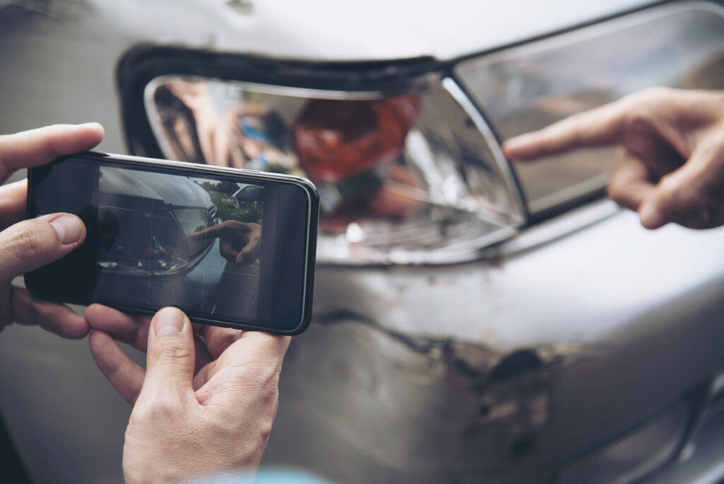 Un grup infracțional a inventat o noua metoda de a rauda asigurările auto Foto: avocatiiasiduhnea.ro