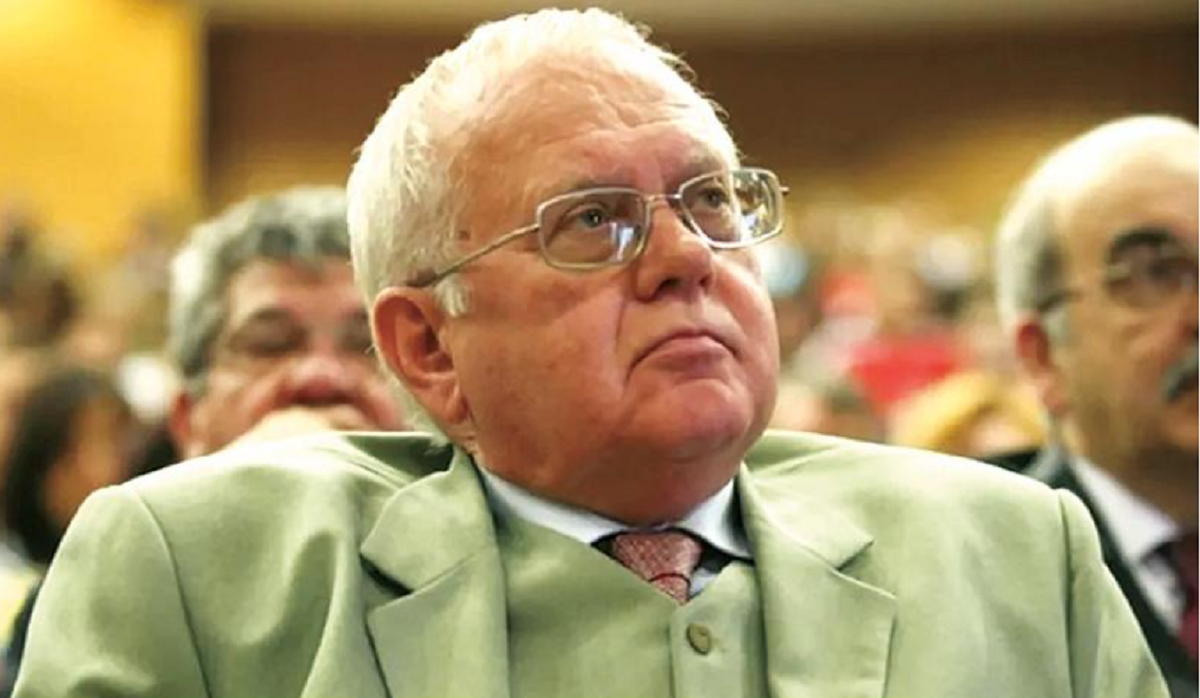 Victor Babiuc a deținut funcții importante în Statul român: deputat  ministru al Apărării Naționale, ministru al Afacerilor Interne, ministru al Justiției, președinte al Camerei de Comerț a României.