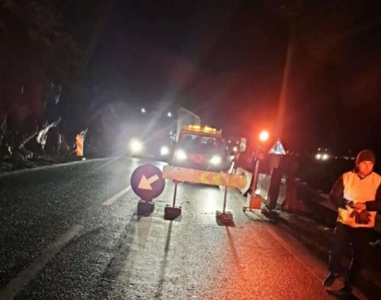 DN 7 s-a surpat în zona Boița, se circulă alternativ pe o singură bandă. / Foto: Info Trafic 24, Facebook