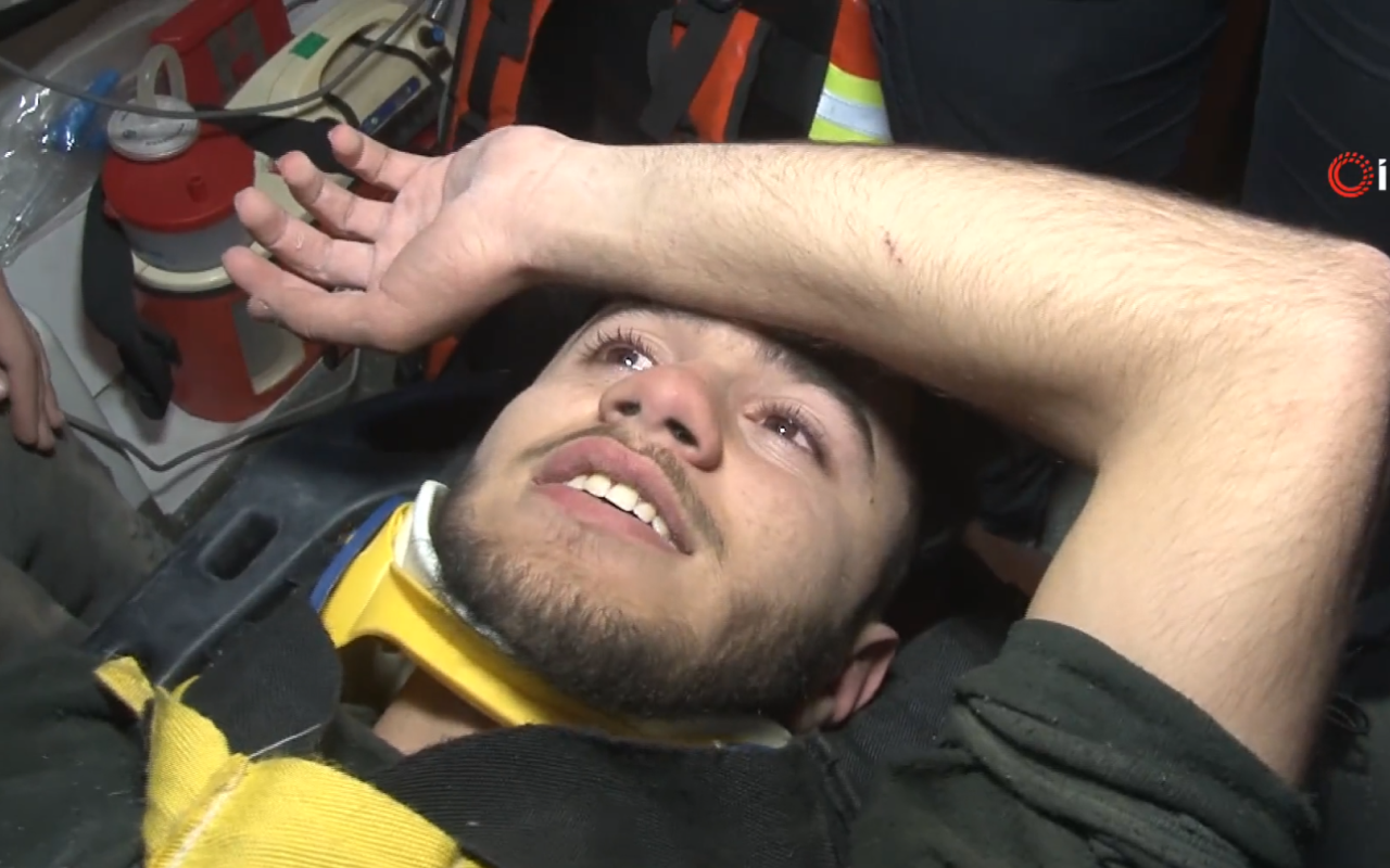 Tânăr salvat după ce a supraviețuit 94 de ore bând propria urină. Salvator: Am un fiu exact ca tine - FOTO: Twitter/ajansspor
