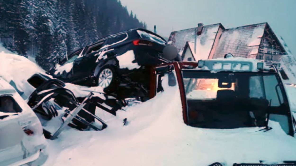 Distrugerile provocate de avalanșa de la cabana Capra - Foto: ISU Argeș