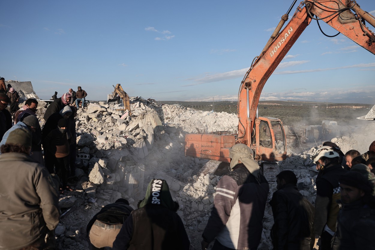 O femeie a născut sub dărâmâturi în Siria. / Foto: Profimedia
