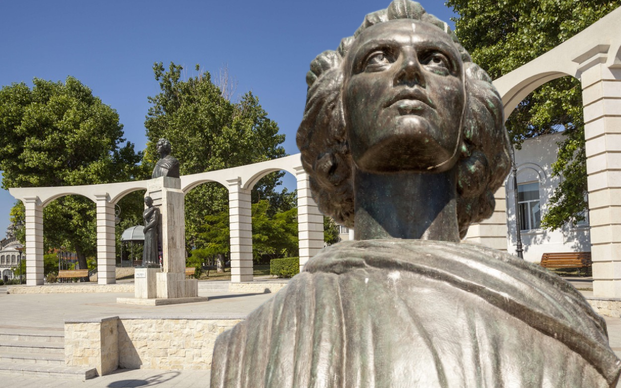 Ucraina va redenumi una din străzile din Odesa în cinstea poetului român Mihai Eminescu - FOTO: Profimedia