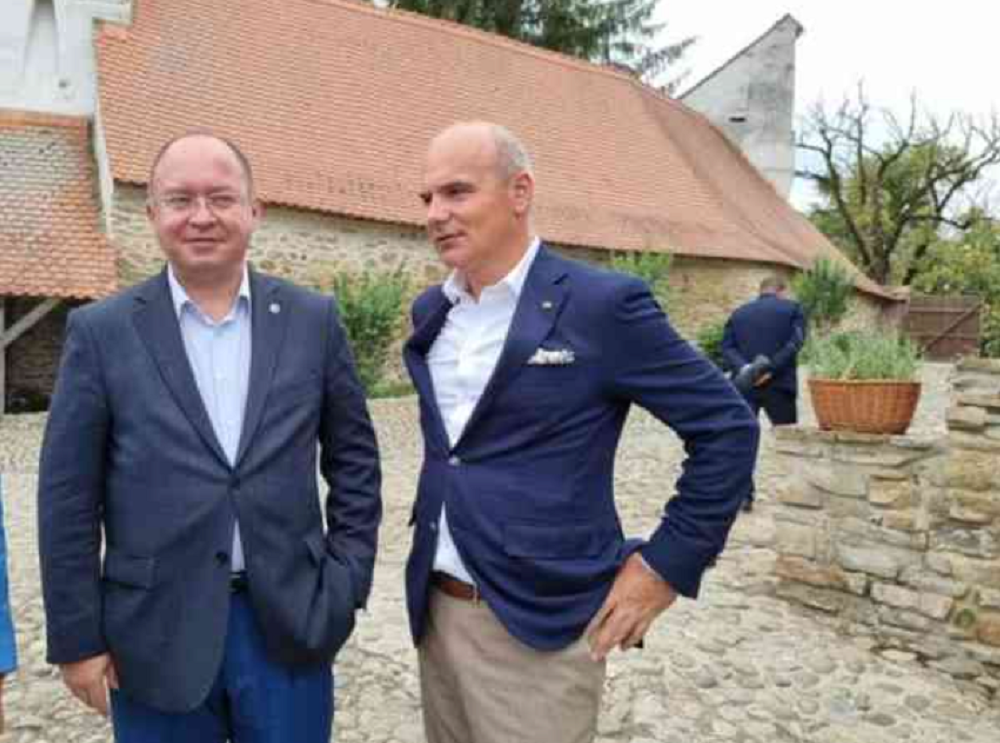 Rareș Bogdan i-a trimis încă o săgeată lui Bogdan Aurescu. „Salutări de la Kremlin”. Apoi a editat