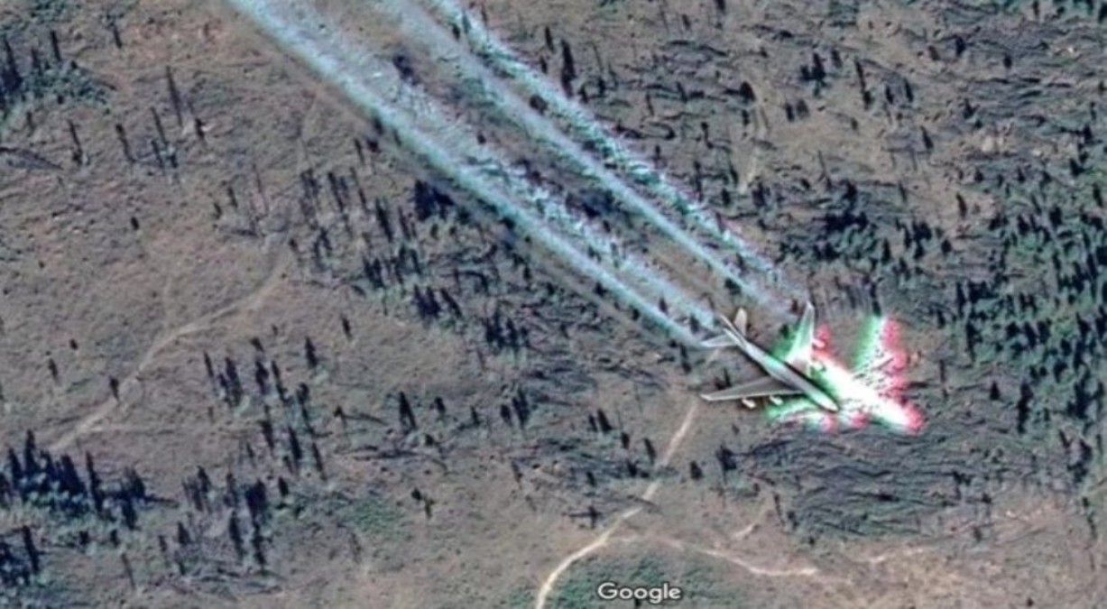 Avion surprins de Google Maps în Munții Apuseni - Foto: Google Earth
