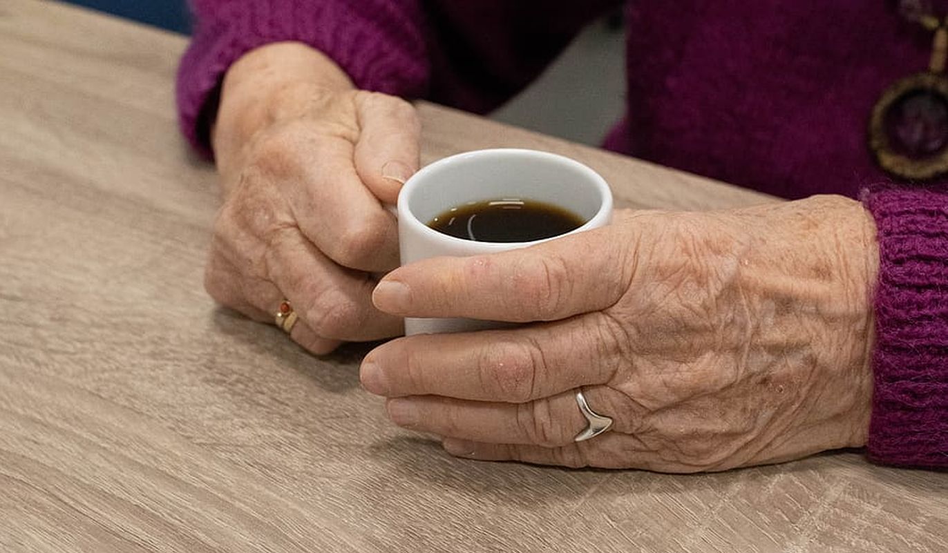 Două surori în vârstă de 100 de ani împărtășesc patru sfaturi pentru a rămâne proaspăt mental - Foto: wallpaperflare.com