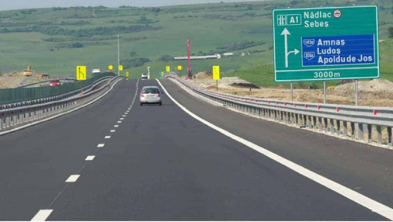 Un şofer a fost prins mergând cu 210 km/h pe Autostrada A1 - Foto: Infotrafic