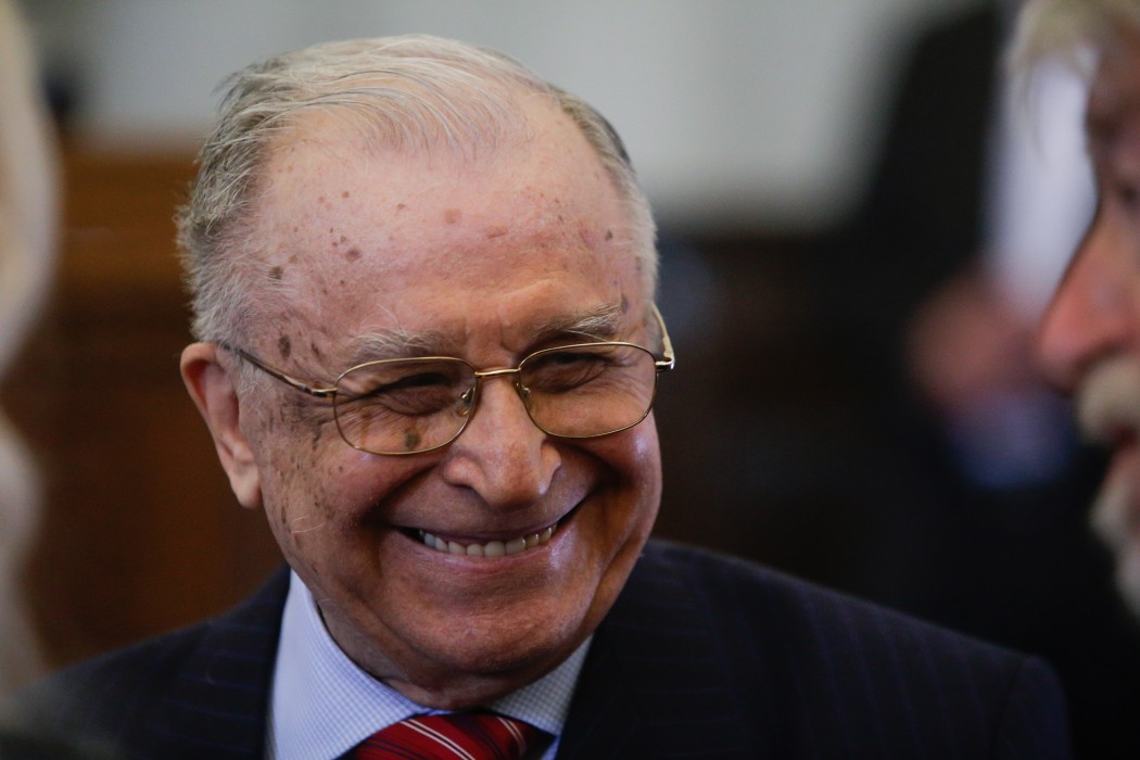 Ion Iliescu, la 93 de ani, le stă la dispoziție tinerilor pentru sfaturi - Foto: INQUAM Photos/ George Călin