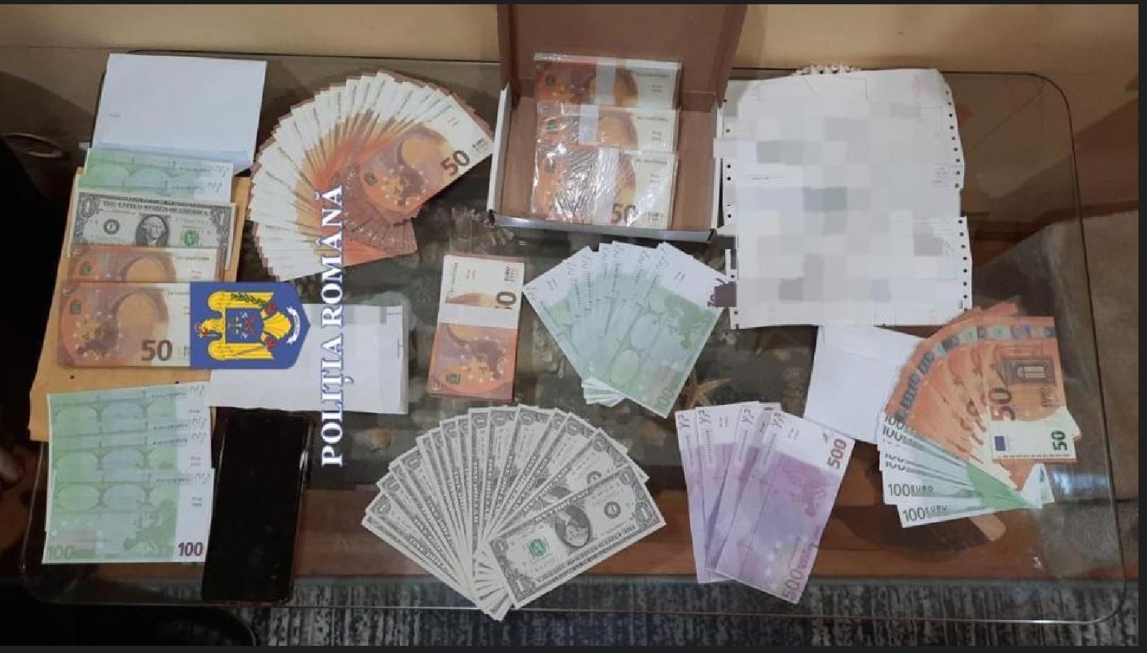 Punere în circulație a bancnotelor contrafăcute-Foto: Poliția Română