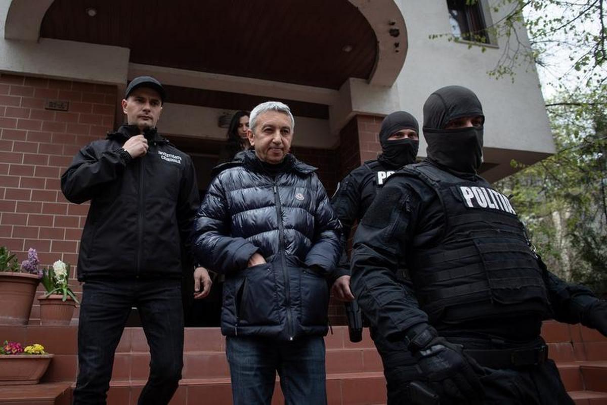 Dan Diaconescu, cercetat pentru că ar fi întreţinut relaţii intime cu două gemene de 15 ani. - Foto: INQUAM Photos/Ilona Andrei