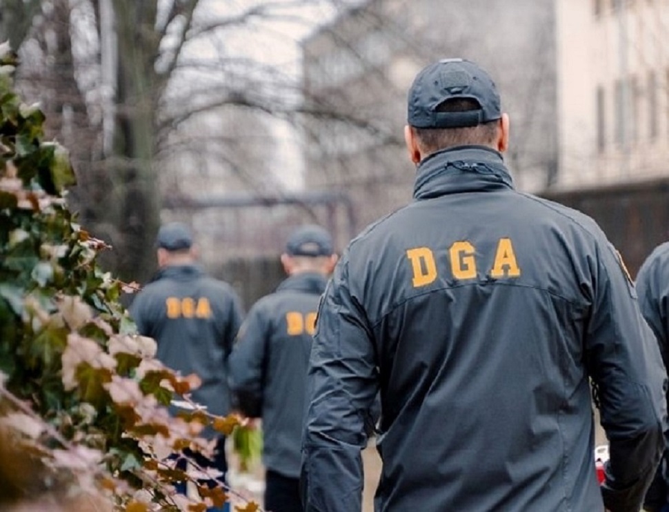 Ofițerii DGA fac percheziții Foto: Facebook/DGA (imagine cu rol ilustrativ)