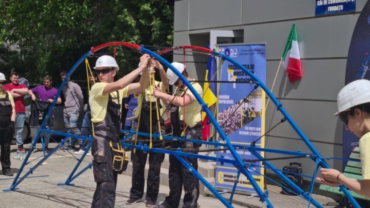 Studenții Politehnicii din Iași, locul I la un concurs internațional de poduri - Foto: ZDI