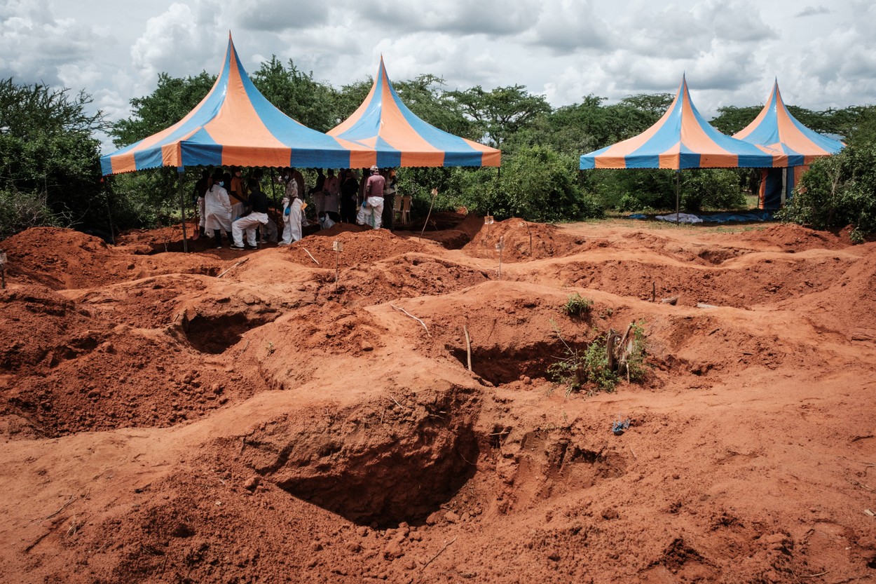 Cadavrele a 201 adepți ai unei secte au fost descoperite în gropi comune, în Kenya Foto: Profimediaimages.ro