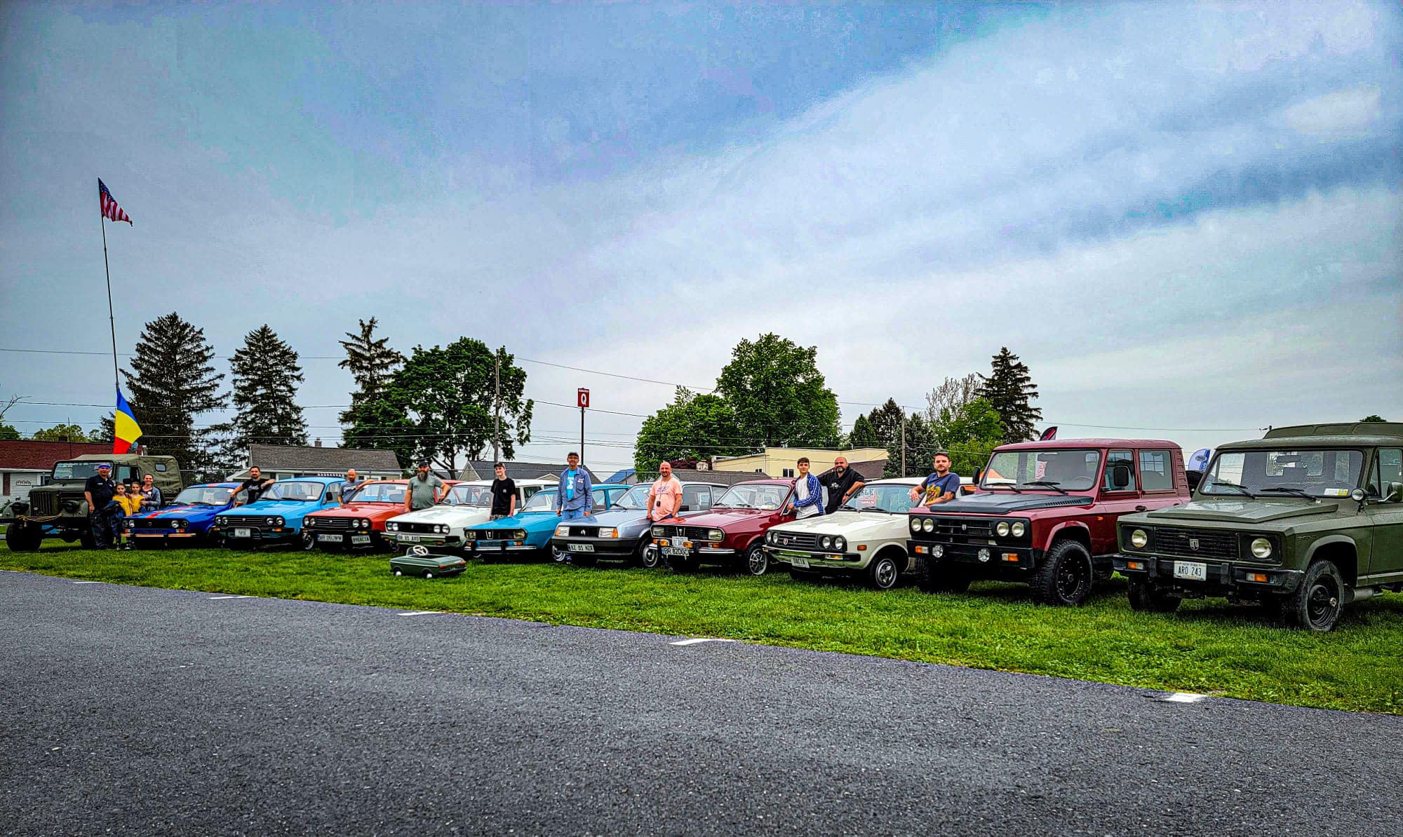 În perioada 12-13 mai, în cadrul show-ului auto Carlisle Import & Performance Nationals din Pennsylvania a avut loc prima expoziție de mașini clasice românești din SUA - Foto: Facebook/Eduard Palaghita