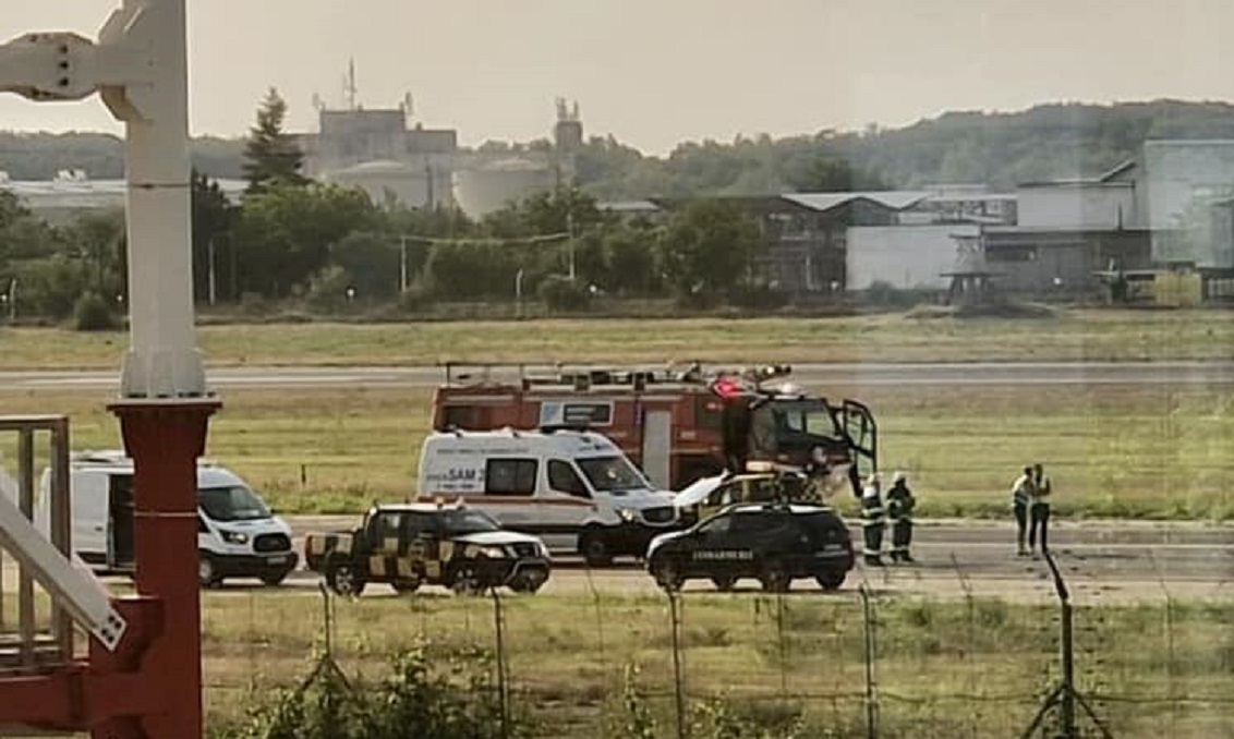 Avionul a fost verificat iar pasagerii au fost duți într-o zonă sigură Foto: BoardingPass