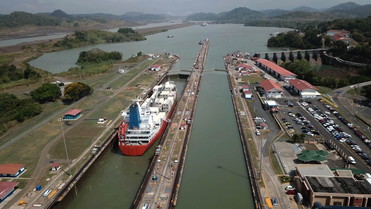 Transporturile internaționale, afectate de caniculă și secetă. Traficul prin Canalul Panama, limitat - Foto: Profimedia Images