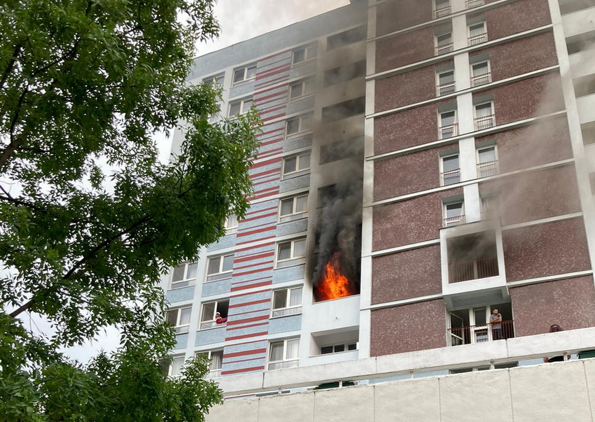 Un hotel de 2* din Băile Felix, în flăcări. Aproape 600 de turiști evacuați, 14 victime - Foto: ISU Bihor
