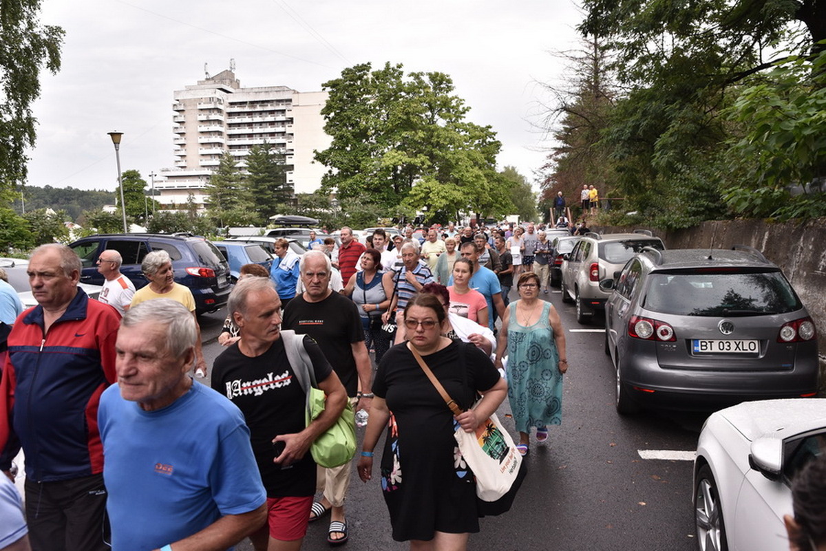 Un hotel de 2* din Băile Felix, în flăcări. Aproape 600 de turiști evacuați, 14 victime - Foto: ISU Bihor