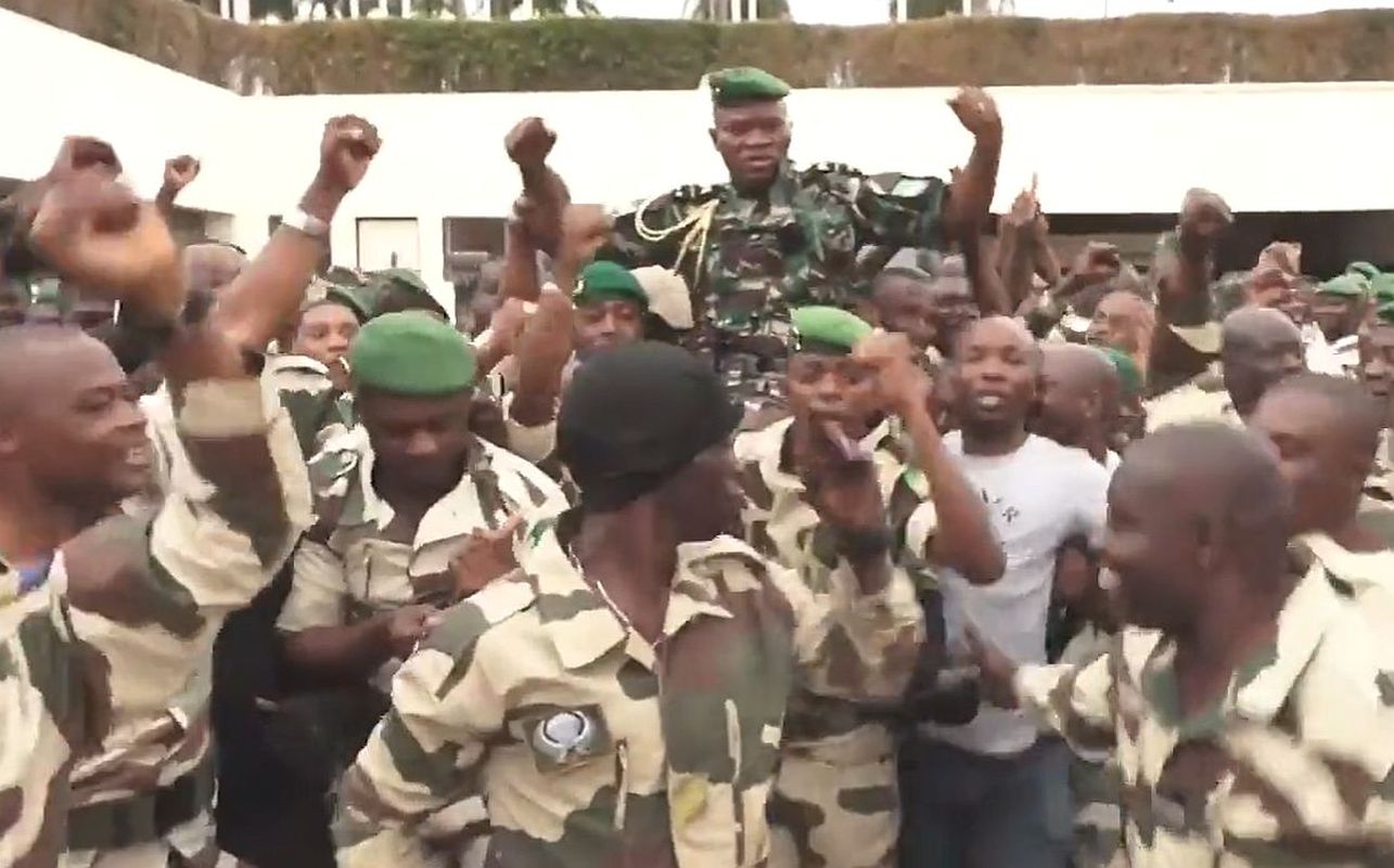 Puci în Gabon, mod de operare ca în Niger - Foto: Xcaptură video /Larry Madowo