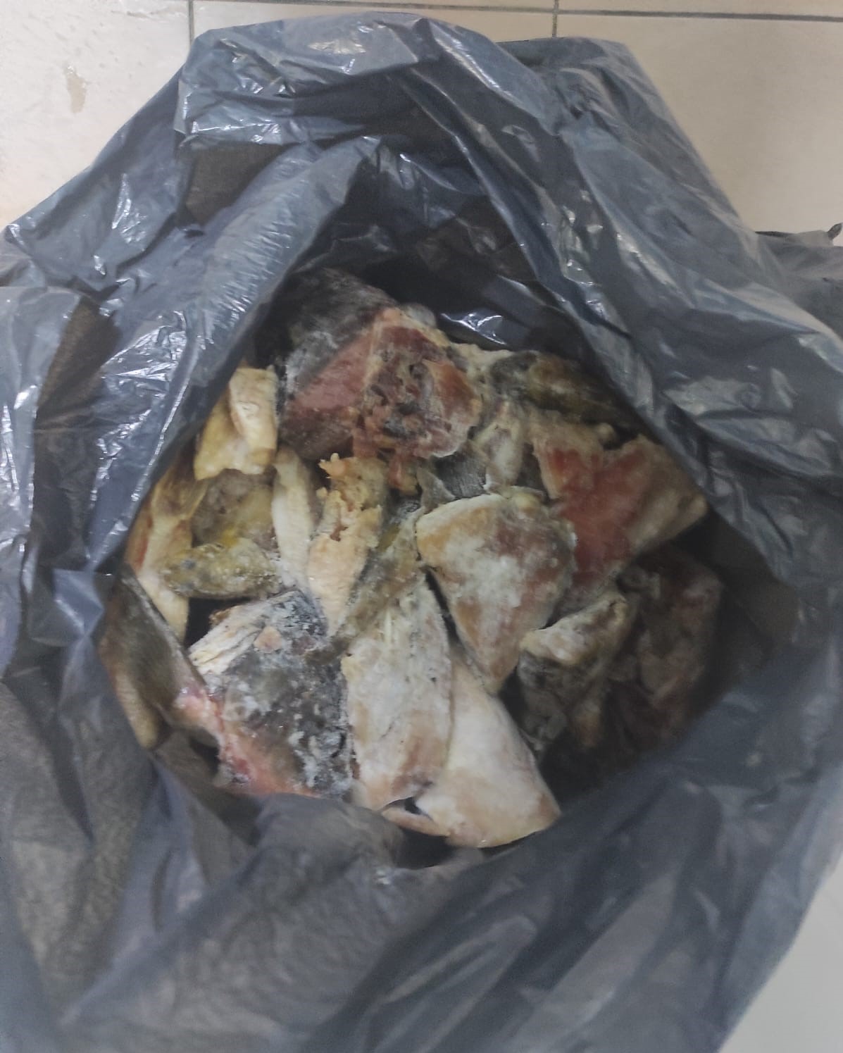 Carne pui cu salmonella în magazinele din România. Avea termen de valabilitate până în 2025 Foto: foto/ ANSVSA