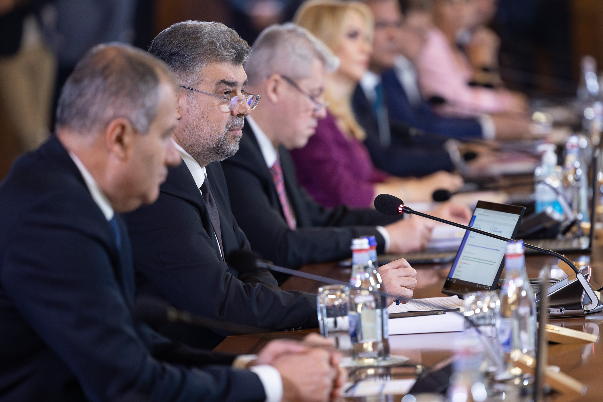 Barometrul vizibilității Guvernului: Premierul Ciolacu e lider absolut, Boloș pe 2. Cine nu se vede - Foto: Facebook/Guvernul României